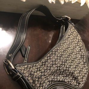 ✨Like new. Coach signature jacquard hobo